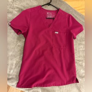 Women’s xs FIGS scrub top with one pocket - like new!